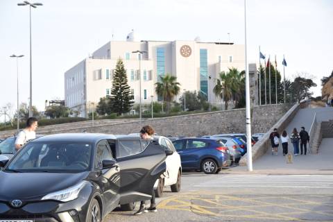 Imagen de un parking urbano del campus Muralla del Mar de la UPCT.